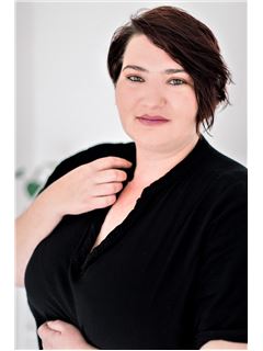 Associate - Nikita Dos Ramos - RE/MAX Town and Country (Krugersdorp)