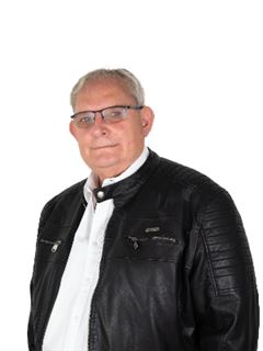 Associate - Marius Kruger - RE/MAX Infoglobe –Midstream