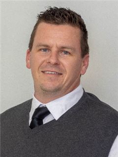 Associate - Ettiene Botha - RE/MAX Town and Country (Krugersdorp)