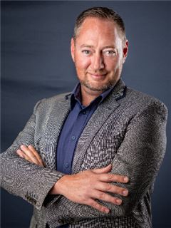Reg. Fastighetsmäklare - Pieter van den Berg - RE/MAX Infoglobe - Constantia Park
