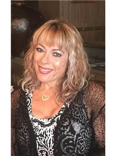 Associate - Melanie Stavropoulos - RE/MAX Living - Sea Point