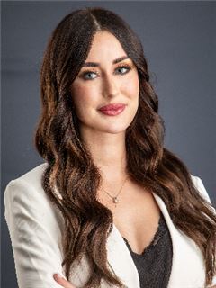 Reg. Fastighetsmäklare - Adelle Van Niekerk - RE/MAX Infoglobe - Constantia Park