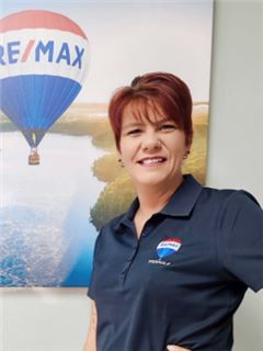 Associate - Patricia Kriek - RE/MAX Triangle (Vandebijlpark - Rentals)