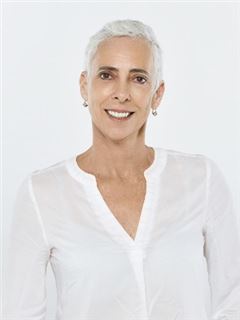 Associate - Debbie Koping - RE/MAX Living - Sea Point