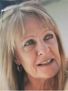 Aģents - Colleen Geyer - RE/MAX Superior - Mulbarton