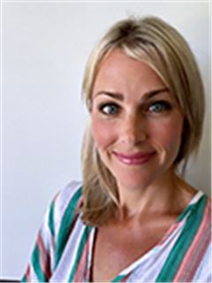 Associate - Christie Bailey - RE/MAX Dolphin Realtors (La Mercy)