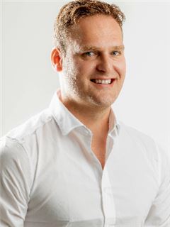 Associate - Gert Loubser - RE/MAX Living - Sea Point