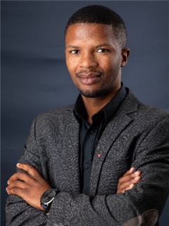 Reg. Fastighetsmäklare - Lwazi Masentse - RE/MAX Infoglobe - Constantia Park