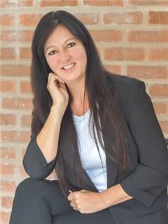 Associate - Leonie Joubert - RE/MAX Town and Country (Krugersdorp)