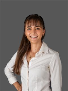 Associate - Cinzia Martiradonna - RE/MAX Infoglobe –Midstream