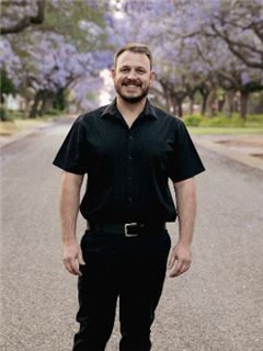 Associate - Zach du Plessis - RE/MAX Infoglobe –Midstream