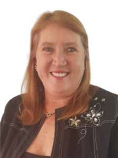 Salgskonsulent - Charmaine Van Der Westhuizen - RE/MAX Coast and Country (Shelly Beach)