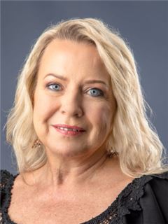 Reg. Fastighetsmäklare - Salome Rees - RE/MAX Infoglobe - Constantia Park