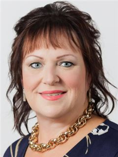 Salgskonsulent - Estelle Terblanche - RE/MAX Coast and Country (Shelly Beach)