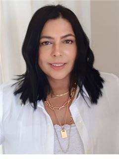 Associate - Nisha Hansraj - RE/MAX Dolphin Realtors (La Mercy)