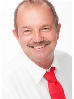 Immobilienmakler/in - Mervin Schneider - RE/MAX Address (Upper Highway)