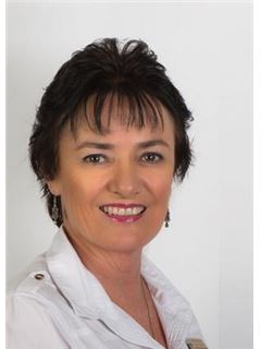 Associate - Christine Moynihan - RE/MAX Dolphin Realtors