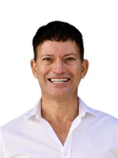 Associate - Ashley Waldeck - RE/MAX Living - Sea Point