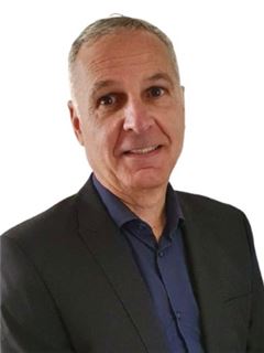 Aģents - Arthur Corado - RE/MAX Superior - Mulbarton