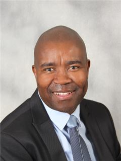 סוכן - Bishop Nevhutalu - RE/MAX All Stars  - Germiston