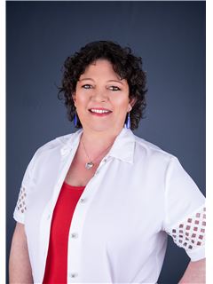 Associate - Janelle Dreyer - RE/MAX Infoglobe –Midstream