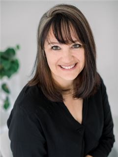 Associate - Alida Van Rooyen - RE/MAX Town and Country (Krugersdorp)
