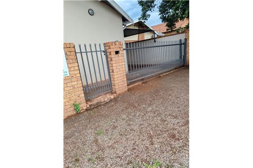 Residential - Townhouse - Postmasburg, Northern Cape - South Africa