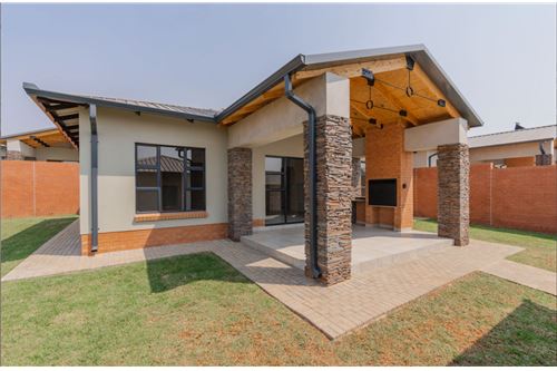 Residential - Townhouse - Six Fountains Residential Estate, Gauteng - South Africa