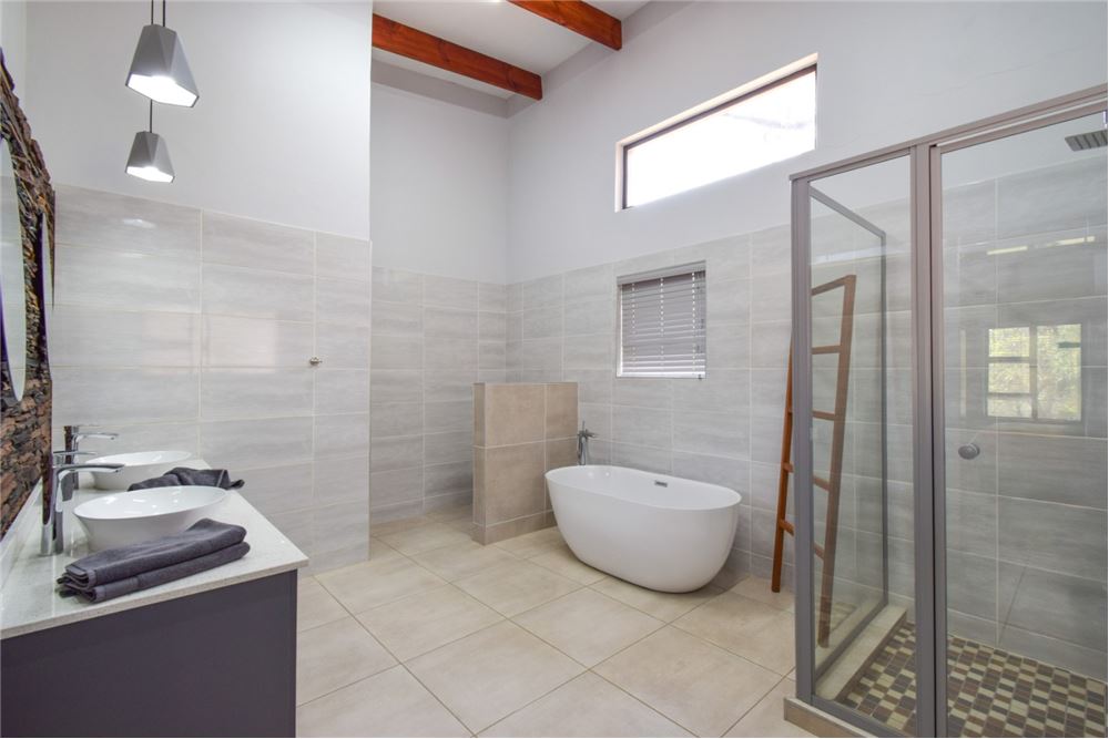 Comercial - Hostal - Kameeldrift East, Gauteng - South Africa - 51 - 1031414001-141