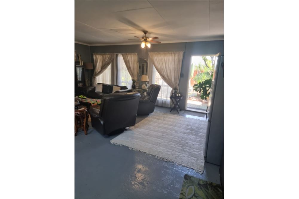 Woningbouw - Haus - Vanderbijlpark SW 5, Gauteng - South Africa - 16 - 1031010017-88