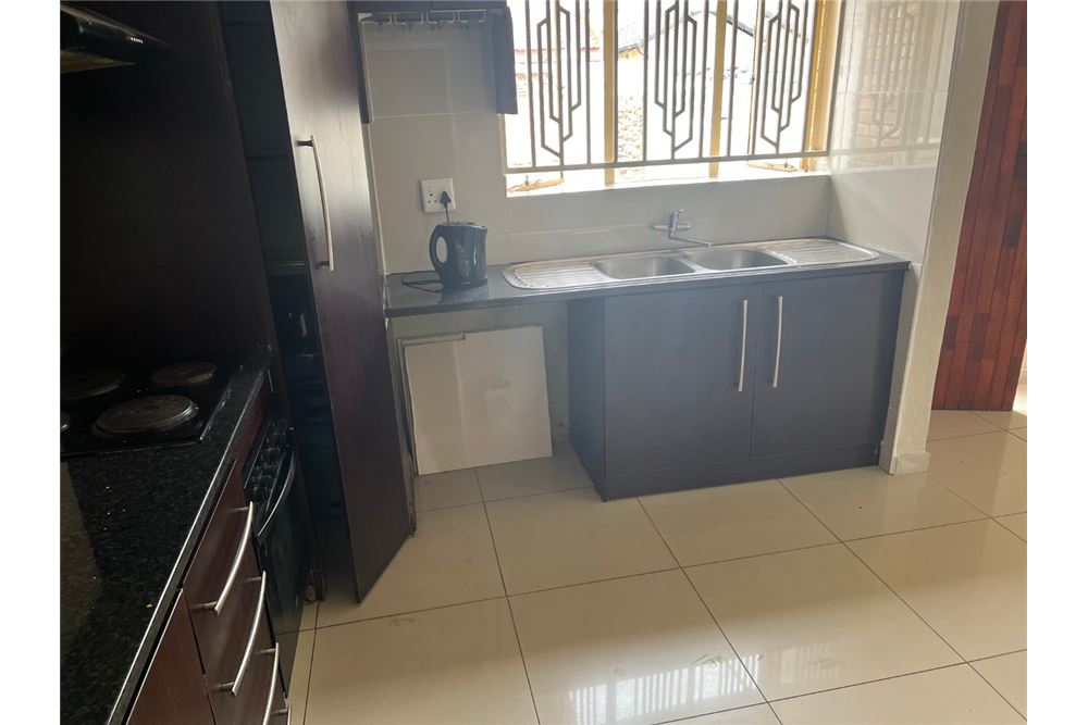 Residential - House - Danville, Gauteng - South Africa - 21 - 1031414015-774