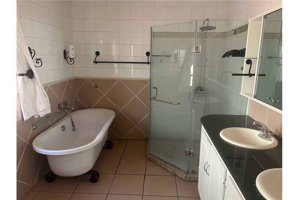 Residencial - Casa - Montana Park, Gauteng - South Africa - 28 - 1031414140-41