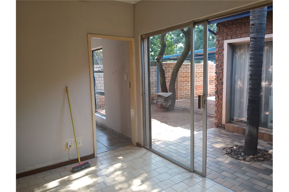 Residential - House - Karenpark, Gauteng - South Africa - 8 - 1031414088-127