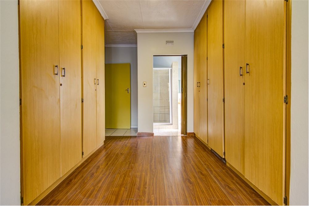 Residential - ਅਲੱਗ ਥਲੱਗ ਬਣਿਆ ਹੋਇਆ ਘਰ - Norkem Park, Gauteng - South Africa - 20 - 1031439089-19