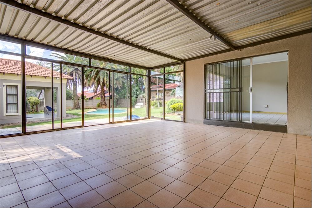 Residential - ਅਲੱਗ ਥਲੱਗ ਬਣਿਆ ਹੋਇਆ ਘਰ - Norkem Park, Gauteng - South Africa - 3 - 1031439089-19