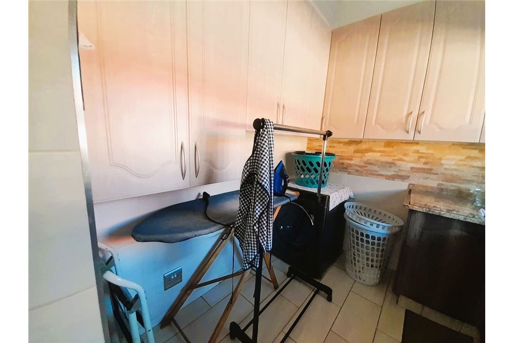 Residential - Omakotitalo - Bassonia, Gauteng - South Africa - 21 - 1031421160-13