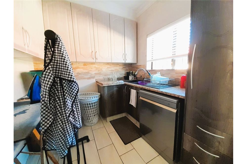 Residential - Omakotitalo - Bassonia, Gauteng - South Africa - 20 - 1031421160-13