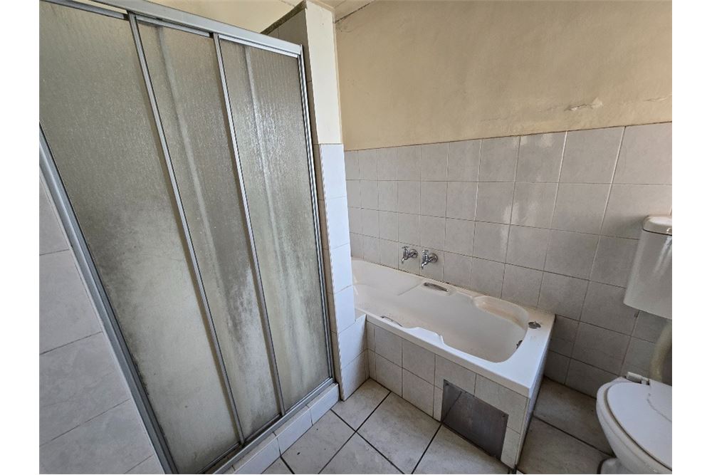 Gyvenamasis - Butas - Alberton North, Gauteng - South Africa - 9 - 1031421002-264