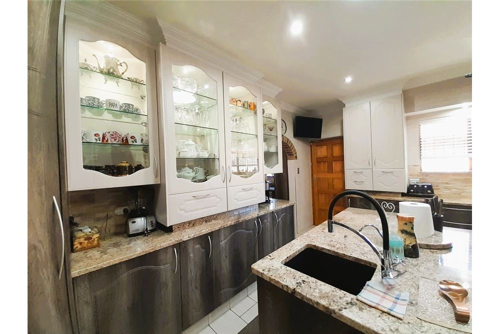 Residential - Omakotitalo - Bassonia, Gauteng - South Africa - 8 - 1031421160-13