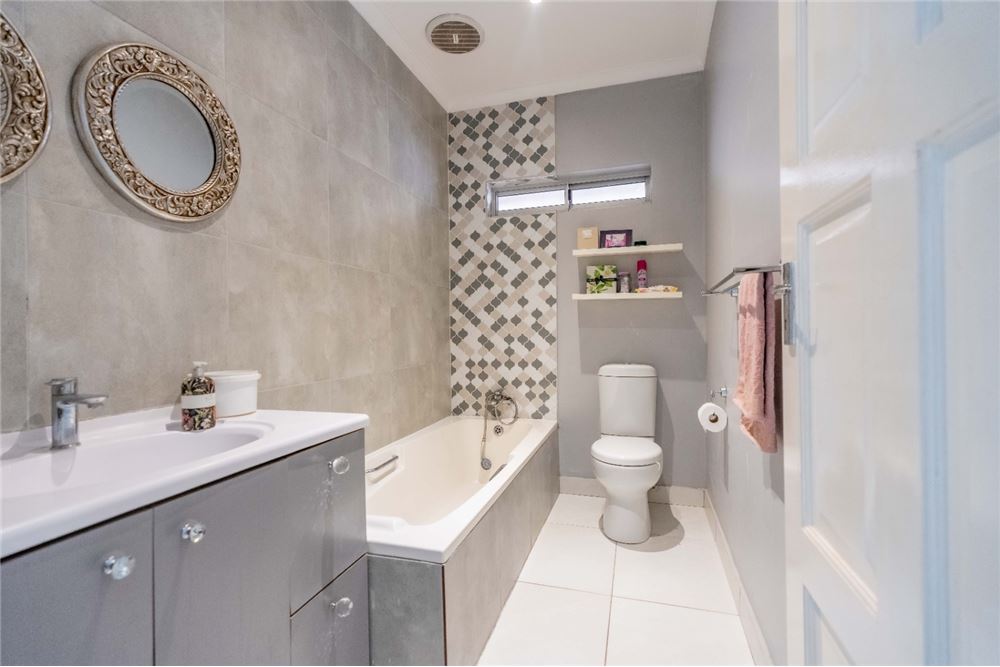 Residential - House - La Lucia, KwaZulu Natal - South Africa - 31 - 1031465073-81