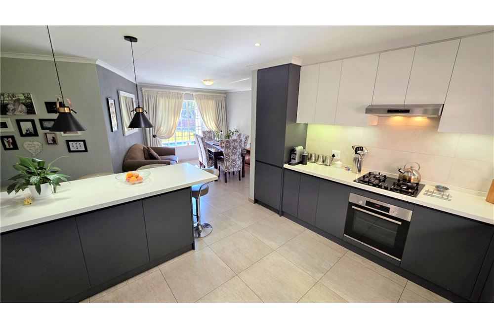 Residential - บ้านเดี่ยว - Fourways, Gauteng - South Africa - 7 - 1031393037-387