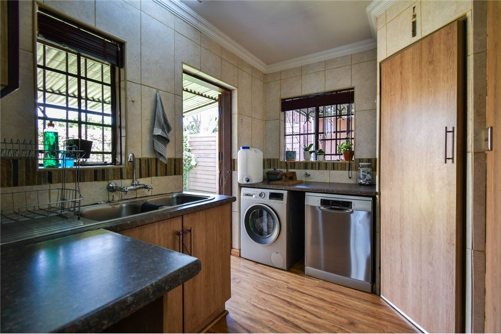 Residential - House - Waverley, Gauteng - South Africa - 16 - 1031414001-147