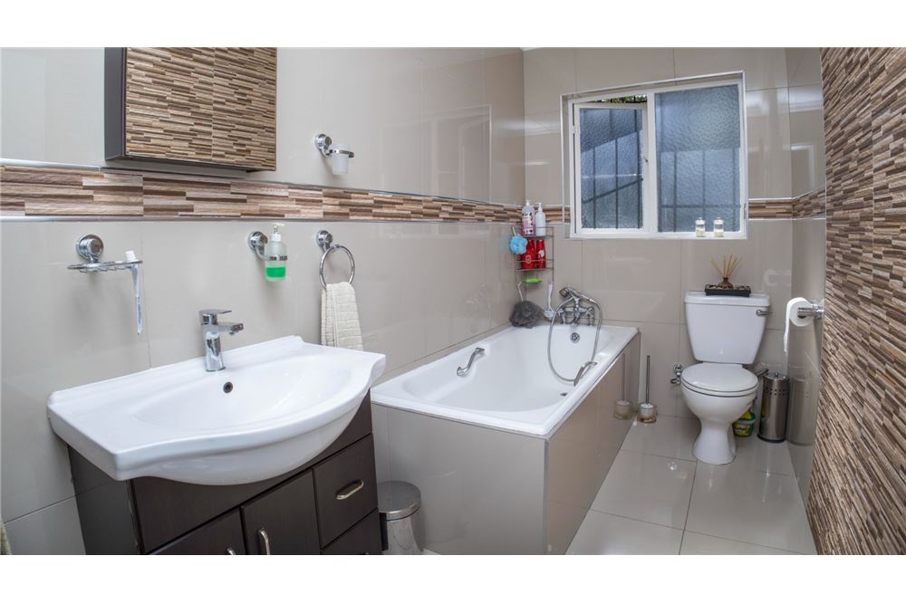 Residential - House - Glen hills, KwaZulu Natal - South Africa - 22 - 1031465050-129