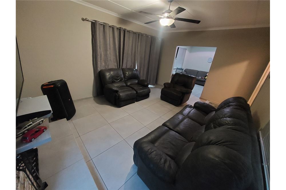 Residential - हाउस - Vanderbijlpark SW 5, Gauteng - South Africa - 14 - 1031010012-83