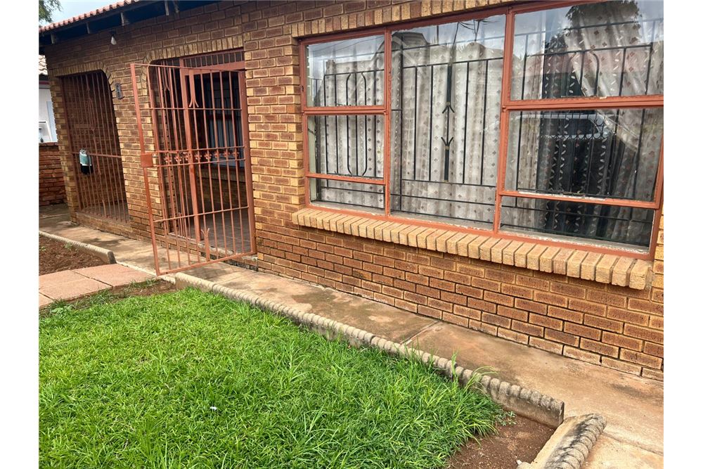 Residential - House - Soshanguve L, Gauteng - South Africa - 32 - 1031414015-772
