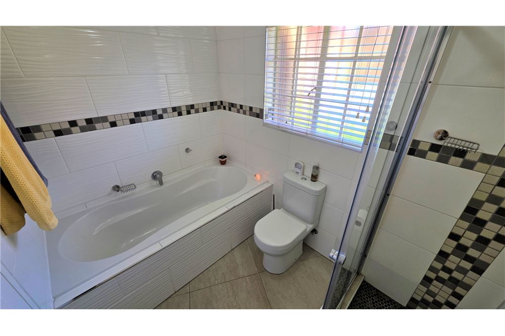 Residential - บ้านเดี่ยว - Fourways, Gauteng - South Africa - 32 - 1031393037-387