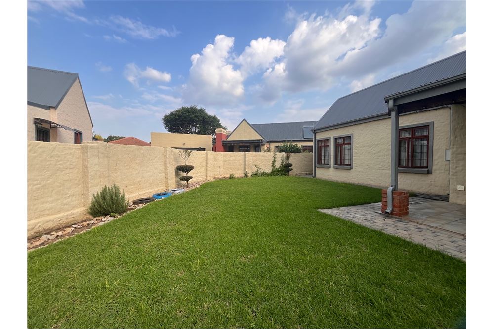 Жилищен - Къща - Equestria, Gauteng - South Africa - 19 - 1031393109-11