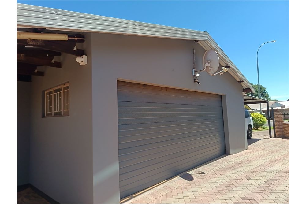 Residential - بيت مستقل - Kathu, Northern Cape - South Africa - 17 - 1031368008-103