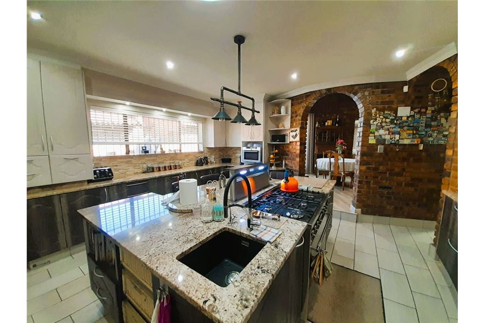 Residential - Omakotitalo - Bassonia, Gauteng - South Africa - 9 - 1031421160-13