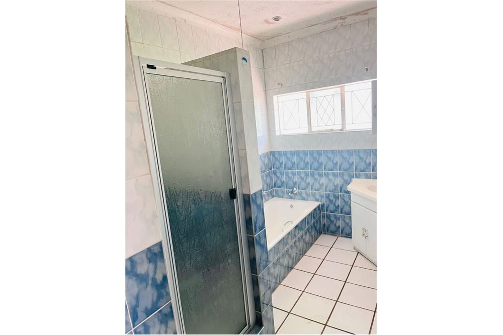 Residencial - Casa - Lynnwood, Gauteng - South Africa - 24 - 1031414137-16